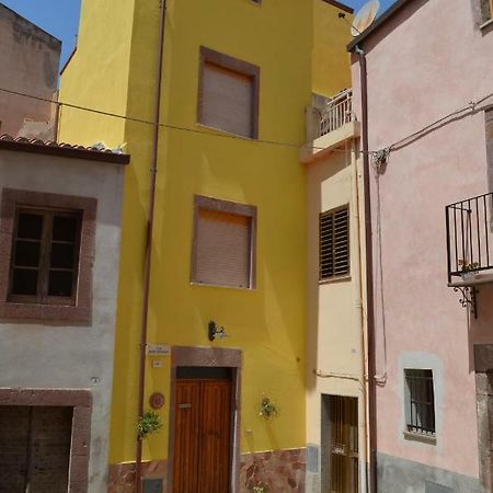 La Casa Di Angelo Hotell Bosa Eksteriør bilde