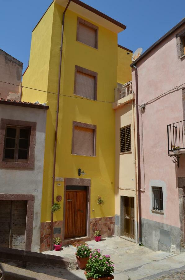 La Casa Di Angelo Hotell Bosa Eksteriør bilde