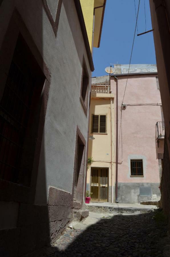 La Casa Di Angelo Hotell Bosa Eksteriør bilde